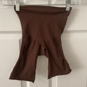 SKIMS Seamless Sculpt Size M Short Cocoa Mid Thigh Panty NWOT